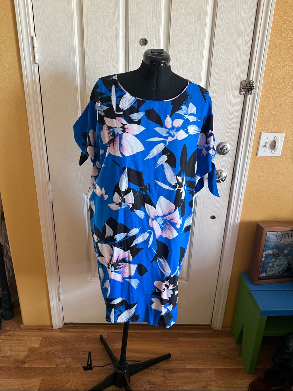 Vince Camuto Blue Floral Midi Shift Dress